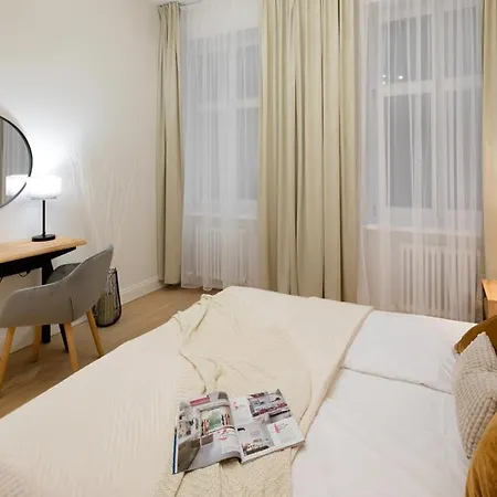 Raina Boulevard Exclusive Design By The Park Apartment