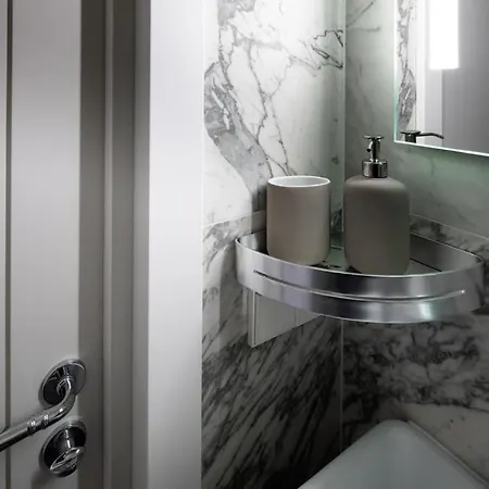 Raina Boulevard Exclusive Design By The Park Apartment