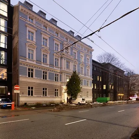 Raina Boulevard Exclusive Design By The Park Apartment